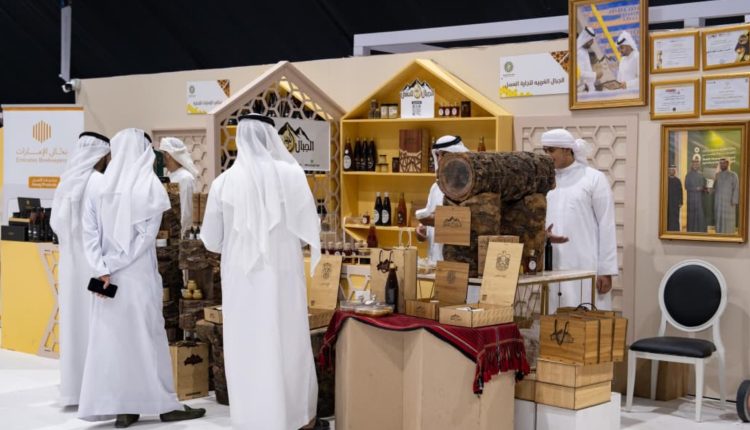 “قرية العسل” تفتح آفاقاً جديدة لتسويق المنتج الإماراتي في “الظفرة للتمور
