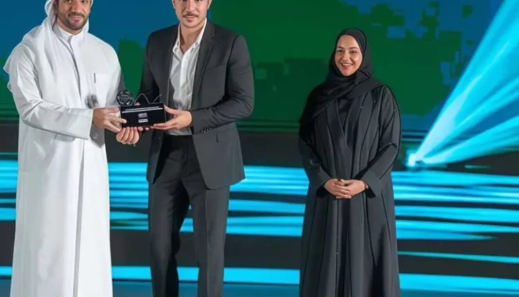 لحظة مؤثرة بتكريم الممثل السوري  باسل خياط.. ظهر بوضع صحي مقلق