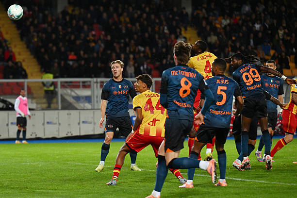 نابولي ينفرد بصدارة الدوري الإيطالي مؤقتًا