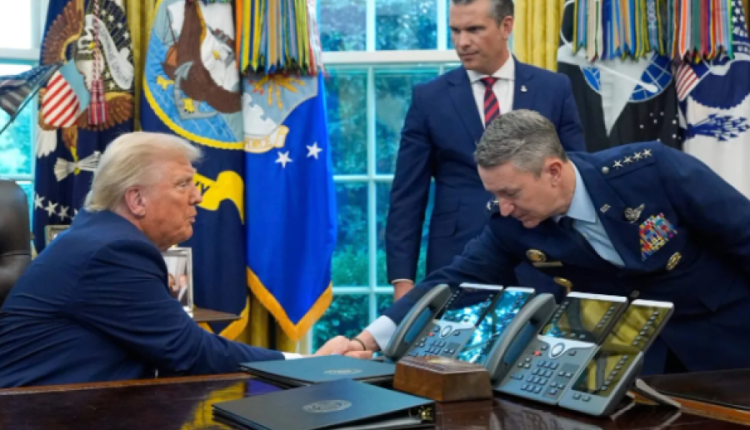 رئيس الأركان الأميركي يقدم تقريرا لترامب