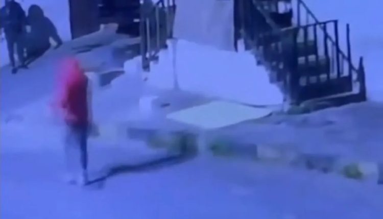 الأمن القبض على شبان مشتبه بتورطهم في إحراق مركبة مواطن بإربد