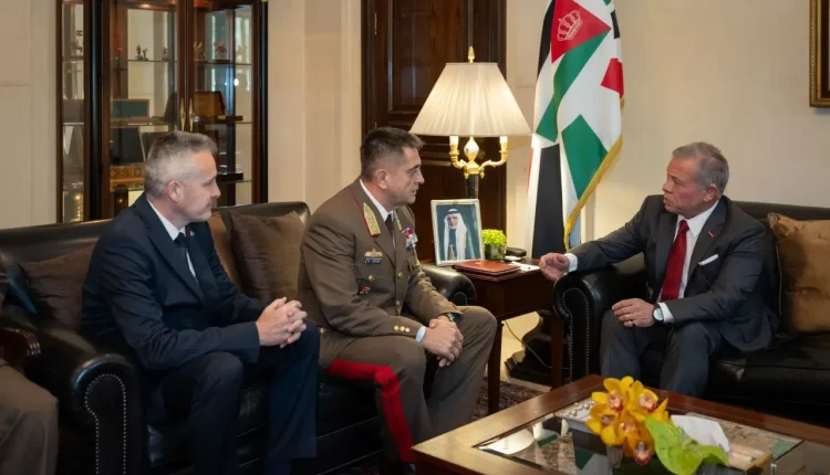 الملك يلتقي رئيس أركان الدفاع الهنغاري