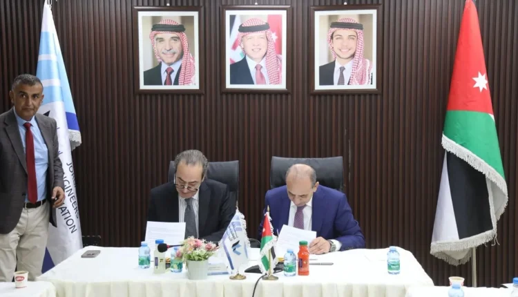 المصري وغوشة يوقعان اتفاقية تلزم جميع البلديات الأردنية بوقف ترخيص كروكيات الابنية