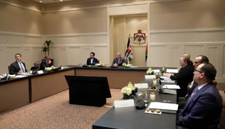 الملك يدعو لتبني نهج حكومي موحد يسهم في تبسيط الإجراءات على المستثمر