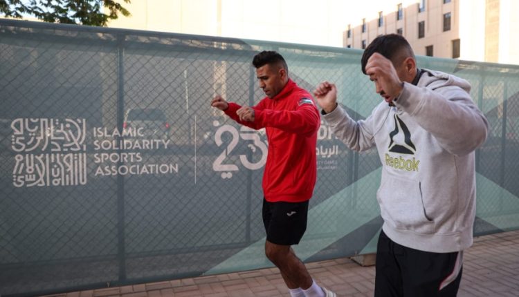 لاعبا منتخب الملاكمة حسين وزياد عشيش يبدأن تدريباتهما في الرياض