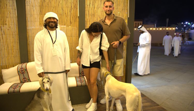 مُستقطباً آلاف الزوّار..  تجربة فريدة في جناح نادي صقّاري الإمارات بمهرجان الشيخ زايد