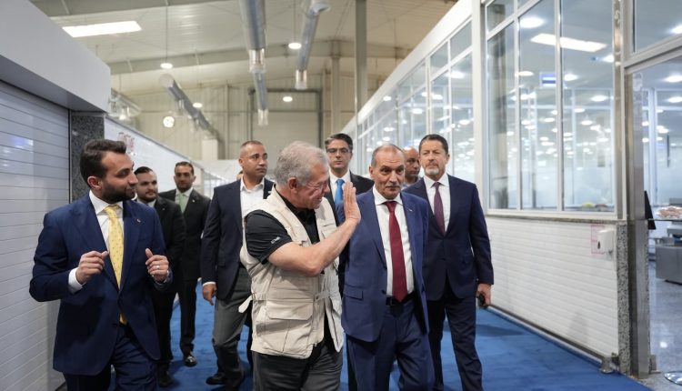بالصور…الملك يزور منشآت صناعية بالقسطل توفر أكثر من 1650 فرصة عمل