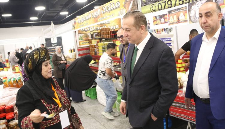 وزير الزراعة يتفقد فعاليات مهرجان الزيتون في يومه الثاني