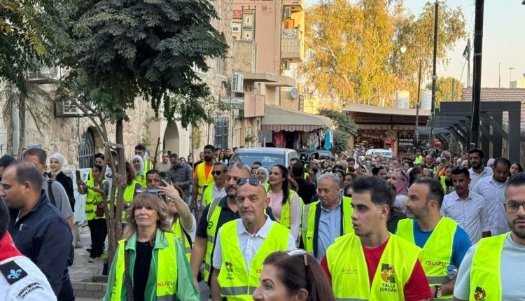 مادبا تمشي بخطى السياحة والجمال بمبادرة جولة مشي في مادبا” تحت رعاية المهندس هيثم جوينات