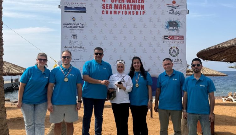 البنك الأردني الكويتي يرعى النسخة الرابعة من بطولة السباحة الحرة في “تالابي” العقبة