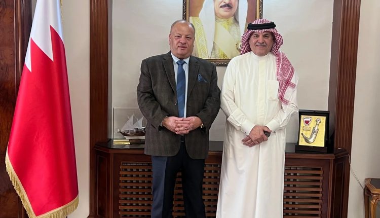 السفير البحريني خليفة بن عبدالله آل خليفة يلتقي مدير مهرجان جرش ايمن سماوي