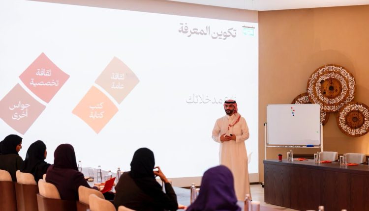 يُبرز مكانة حيّ البجيري كمركزٍ ثقافيٍّ ومنارةٍللعلم  مهرجان الدرعية للرواية.. منصة تعيد تشكيل علاقة الزوار بالسرد