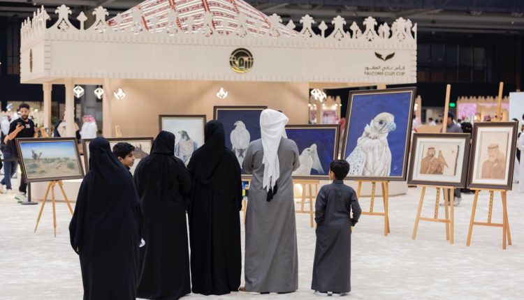 اهتمام عائلي بموروث الصقارة في منافسات كأس نادي الصقور السعودي 2025 بالخبر