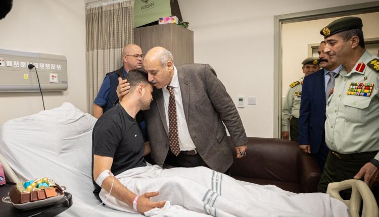 رئيس مجلس النواب يزور مصابي المداهمة الأمنية في الرمثا