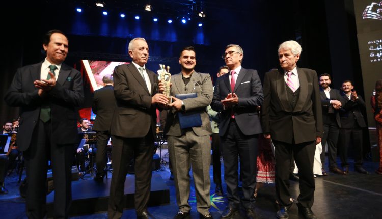 فوز أغنية “بيت بآل البيت” لأسامة المشلح بالجائزة الاولى في مهرجان الاغنية الاردنية