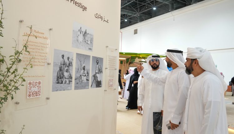جناح هيئة أبوظبي للتراث في معرض العين للصيد والفروسية  يبرز جماليات الأزياء الإماراتية