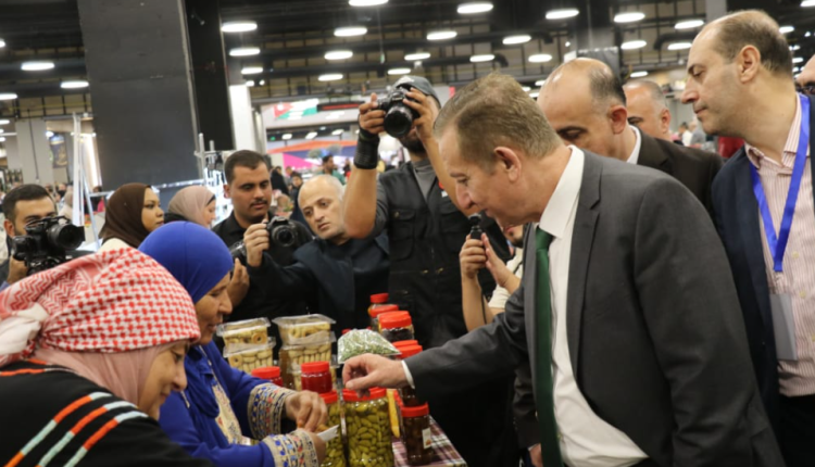 بالصور وزير الزراعة يفتتح مهرجان الزيتون الوطني الـ 25