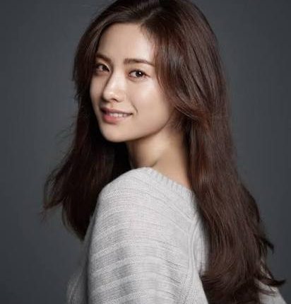 نقل نجمة نتفليكس الكورية نانا إلى المستشفى بعد مواجهة لص مسلح في منزلها