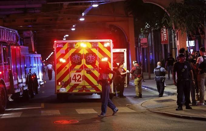 رجل يفتح النار على عملاء حرس الحدود في شيكاغو