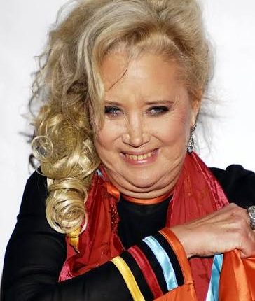 رحيل أيقونة هوليوود الممثلة الأمريكية سالي كيركلاند المرشحة للأوسكار عقب دخولها دار للمسنين