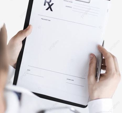 الاردن …طبيب سبعيني يبيع وصفات طبية “فارغة” مقابل 50 دينارًا لمروج مخدرات