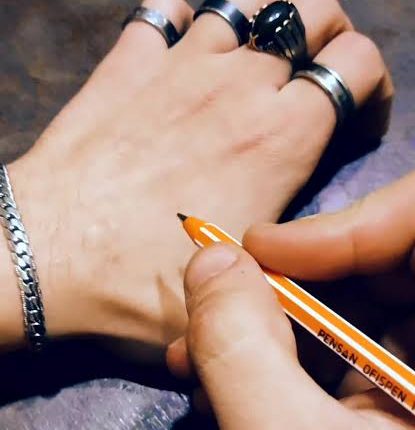 بالفيديو ….شاب أردني يقع ضحية فتاة قاصر… تفاصيل