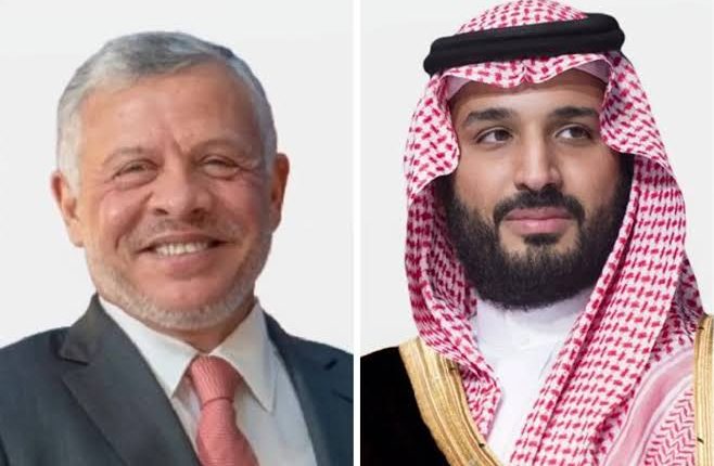 الملك وبن سلمان يبحثان هاتفيا التطورات الإقليمية والعلاقات الثنائية