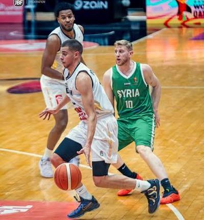 الأردن يفتتح تصفيات كأس العالم لكرة السلة بفوز على سوريا