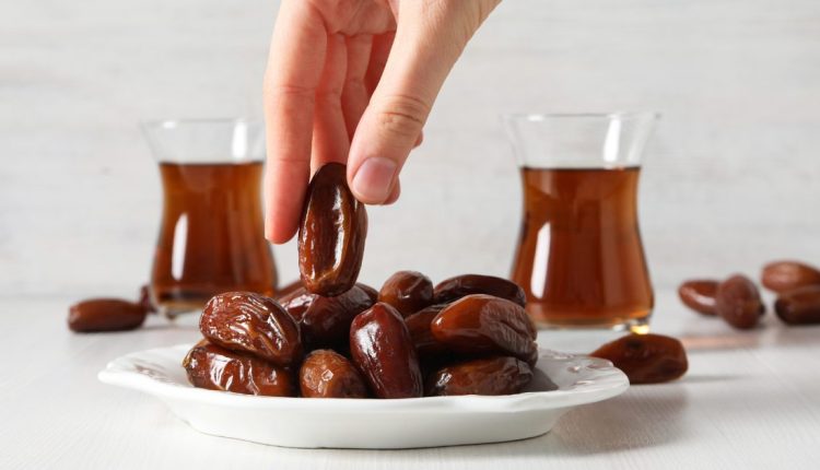 “فوائد مذهلة”.. لماذا يجب أن تبدأ يومك بتمرتين؟