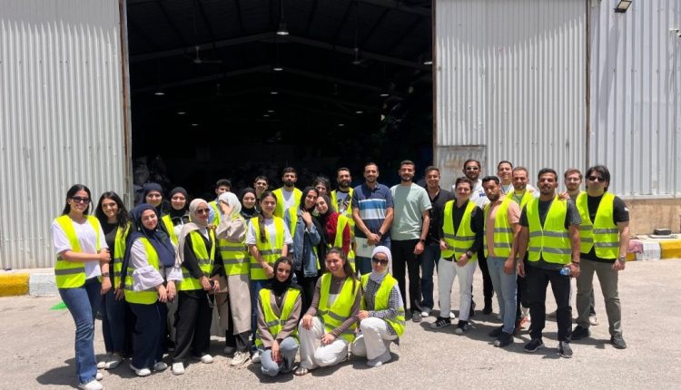 عمّان الأهليّة تنفذ حملة تطوعية لدعم بنك الملابس الخيري