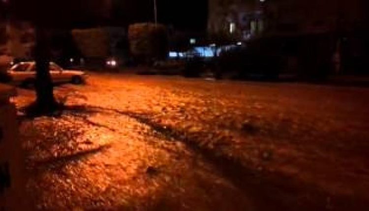 العقبة: إنقاذ 18 شخصًا من عائلات سورية حاصرتهم السيول في القويرة