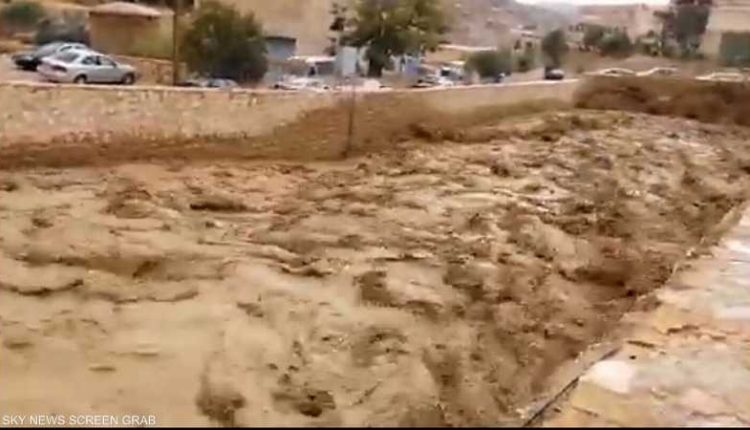 الأمن العام : تجنبوا أماكن تشكل السيول وتجمع مياه الأمطار