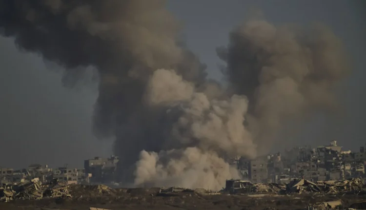 الاحتلال الإسرائيلي يشن غارات على حي الزيتون في غزة