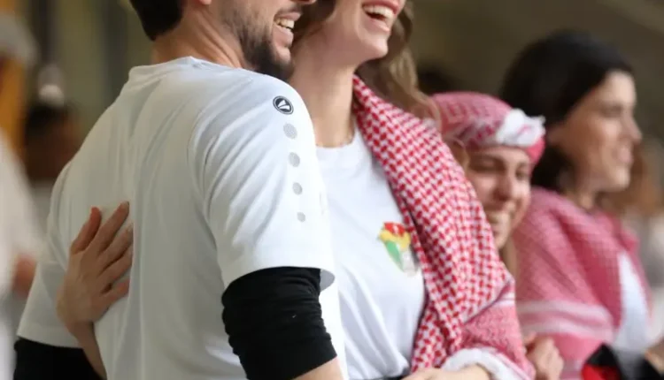 مبادرة من ولي العهد والأميرة رجوة لتوزيع الكنافة على الجماهير بقطر