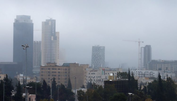 السبت يكون الطقس باردا في أغلب المناطق وتحذير من خطر تدني مدى الرؤية الافقية في ساعات الصباح بسبب الضباب