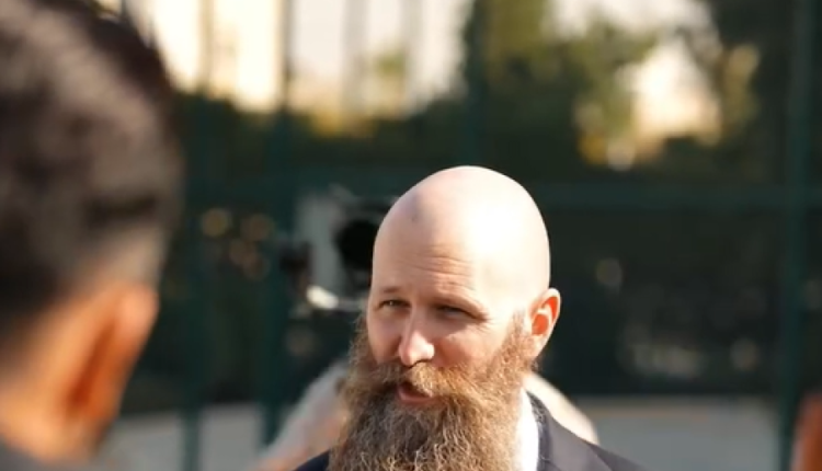 السفير الأميركي خلال استقباله منتخب النشامى