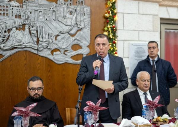 بمناسبة عيد الميلاد المجيد.. وزير الداخلية يشارك في قداس منتصف الليل بكنيسة المهد مندوبًا عن الملك