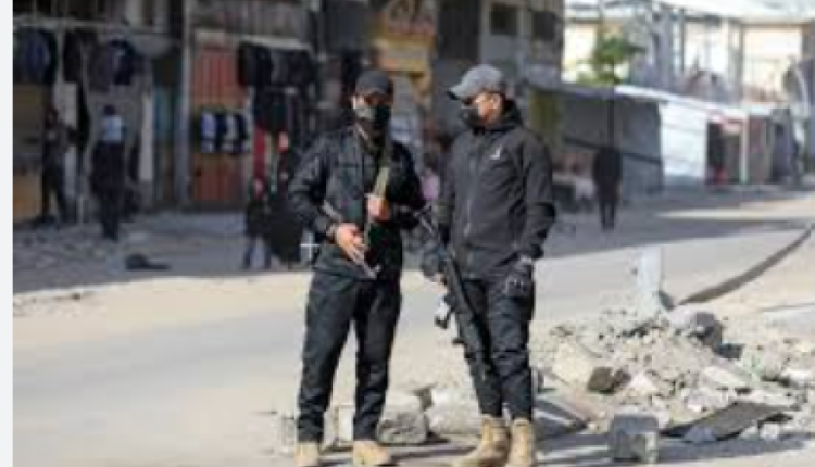 هيئة البث الإسرائيلية: مسلحون في غزة يسلّمون أنفسهم لحركة حماس