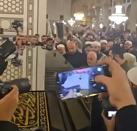 عالمية السعودية تهدي سوريا قطعة من ستار الكعبة