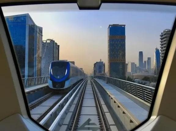 القطار الكهربائي السريع يفتح أكبر ممر اقتصادي في الخليج.. ساعتان فقط بين الرياض والدوحة