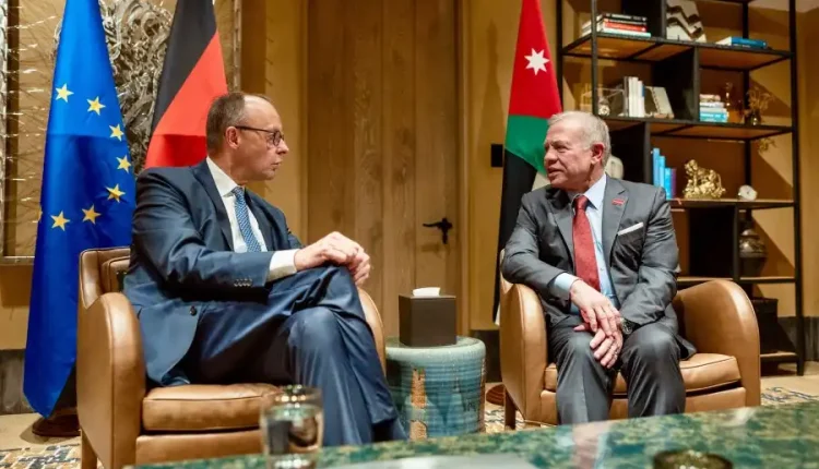 الملك يلتقي المستشار الألماني في العقبة لبحث سبل توطيد الشراكة الاستراتيجية وأبرز تطورات الإقليم