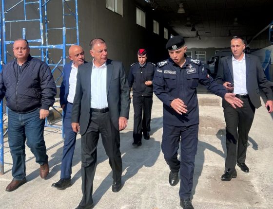 وزير الداخلية يتفقد الأعمال الإنشائية في جسر الملك حسين