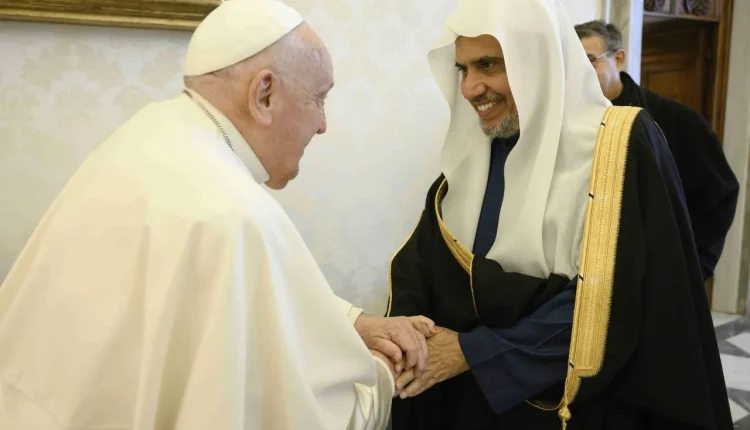 بالفيديو…رئيس هيئة علماء المسلمين: لا نص شرعياً يمنع تهنئة غير المسلمين