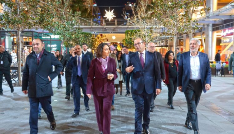 سمو الأميرة ريم علي تضيء شجرة عيد الميلاد بالبوليفارد