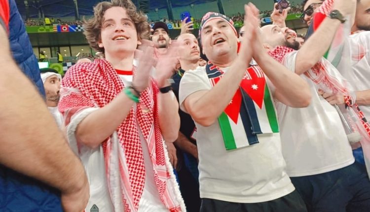 الأمير هاشم يشارك جماهير النشامى تشجيع المنتخب الأردني في كأس العرب