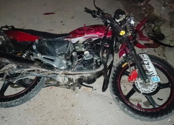إصابتان إثر حادث تصادم بين دراجة نارية ومركبة في منطقة وقاص