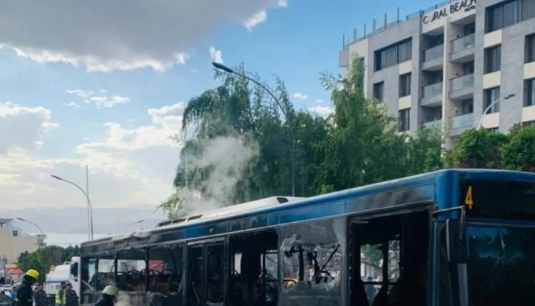 شركة العقبة للنقل اللوجستية تصدر بيانا حول اندلاع حريقٍ بإحدى حافلاتها