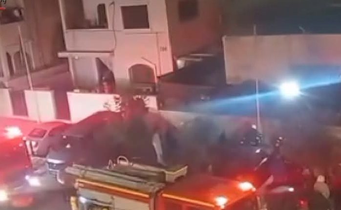 مسنّ من أم نوارة يتحدى الموت وينقذ عائلته بثوانٍ قبل انفجار أسطوانة غاز مشتعلة