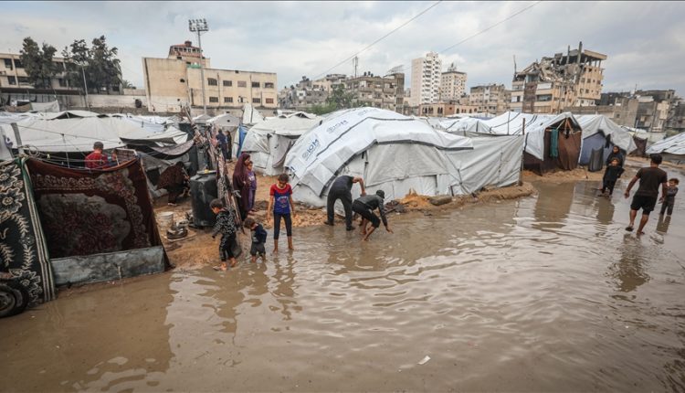 تضرر 42 ألف خيمة وانهيار 17 مبنى  في غزة