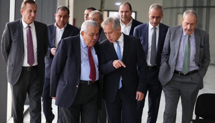 حسَّان يرافقه عبد الرؤوف الروابدة يزور المعرض الدَّائم للمنتجات الزِّراعية والريفيَّة في محافظة إربد